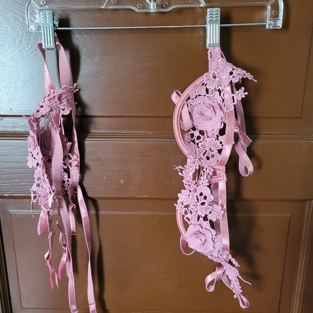 Bra and garter set